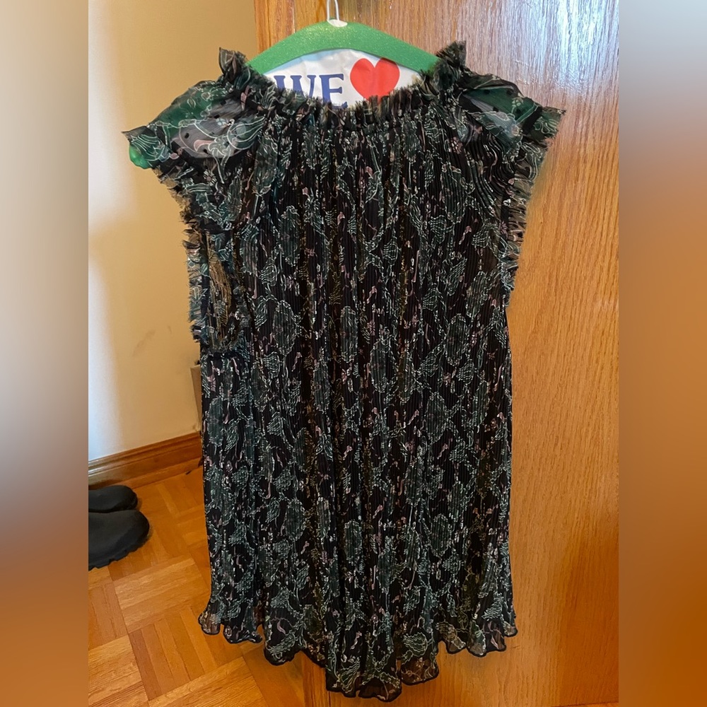 Beautiful sleeveless top by Rabens